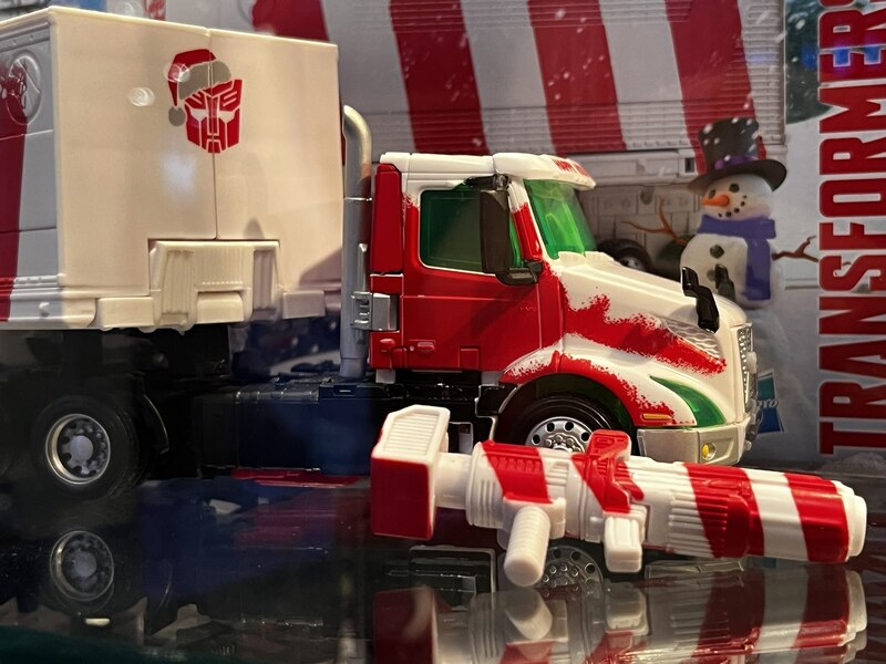 Image Of Transformers Holiday Optimus Prime From MCM London 2022  (18 of 32)